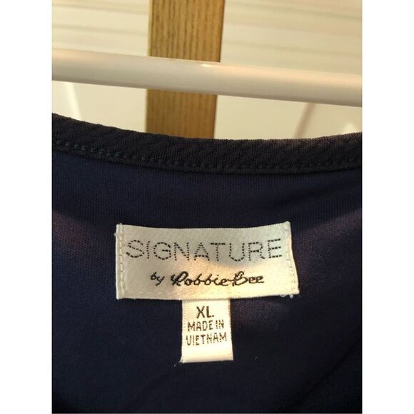 Signature by Robbie Bee Women’s Navy Blue Eye-Hole Floral Bottom Trim Pattern Sl - Picture 3 of 9